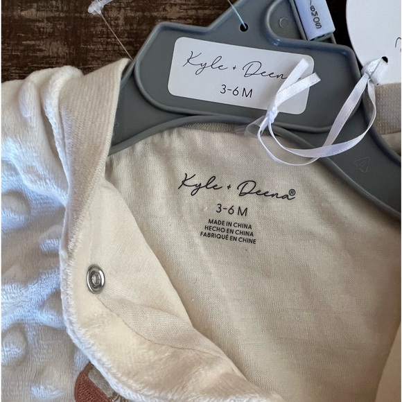 NWT Baby sleeper “”So Loved” 3-6 months - Picture 3 of 7